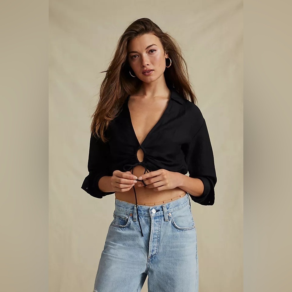 Pilcro Keyhole Shrunken Shirt in Black - Size XS - Picture 2 of 6